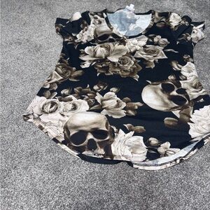 LuLaRoe Black and Cream Skull Floral Women's Top